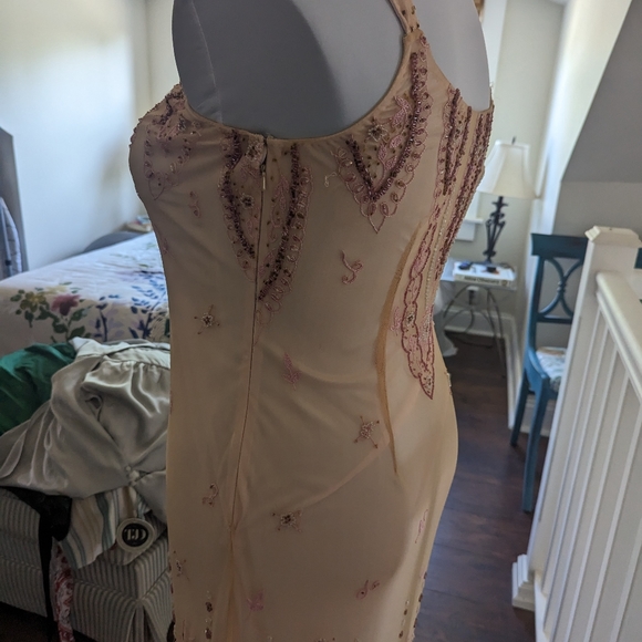 Glorious beaded dress - Picture 2 of 4